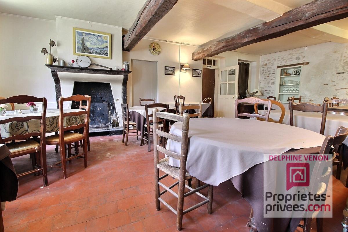 COMBREUX Exclusivité - Auberge / restaurant avec beaucoup de cachet à réhabiliter dans le centre bourg de Combreux 3
