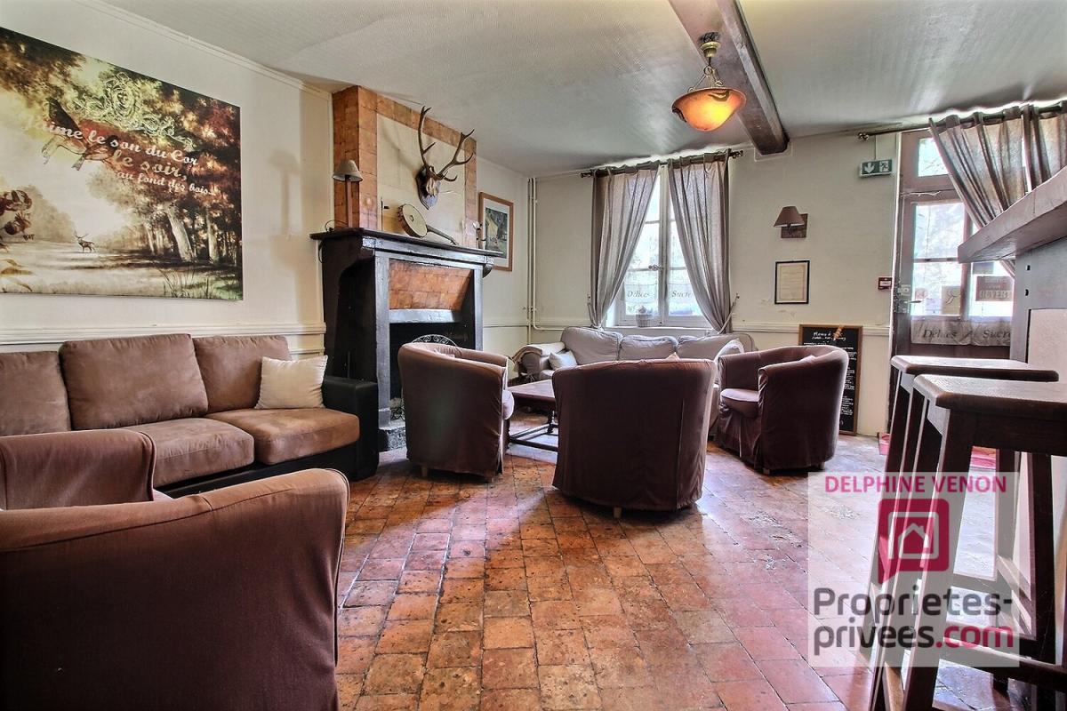 COMBREUX Exclusivité - Auberge / restaurant avec beaucoup de cachet à réhabiliter dans le centre bourg de Combreux 5