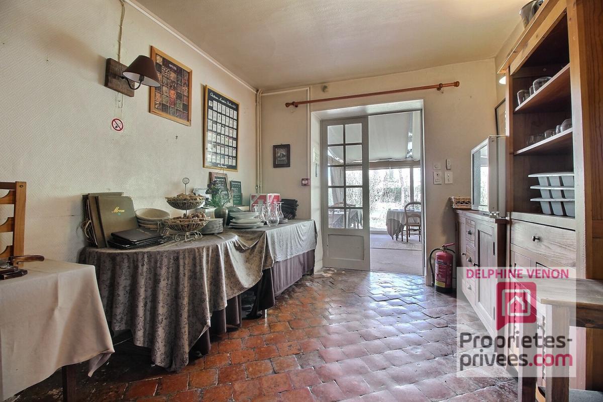 COMBREUX Exclusivité - Auberge / restaurant avec beaucoup de cachet à réhabiliter dans le centre bourg de Combreux 6
