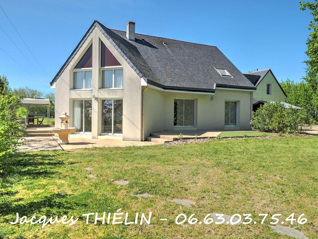 LONGUE-JUMELLES Propriété rare à Longué-Jumelles pour une vie de famille idéale 16