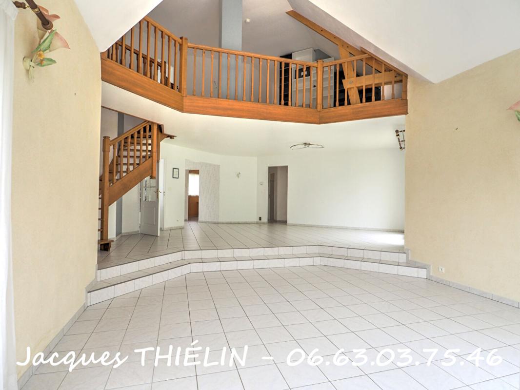 LONGUE-JUMELLES Propriété rare à Longué-Jumelles pour une vie de famille idéale 4