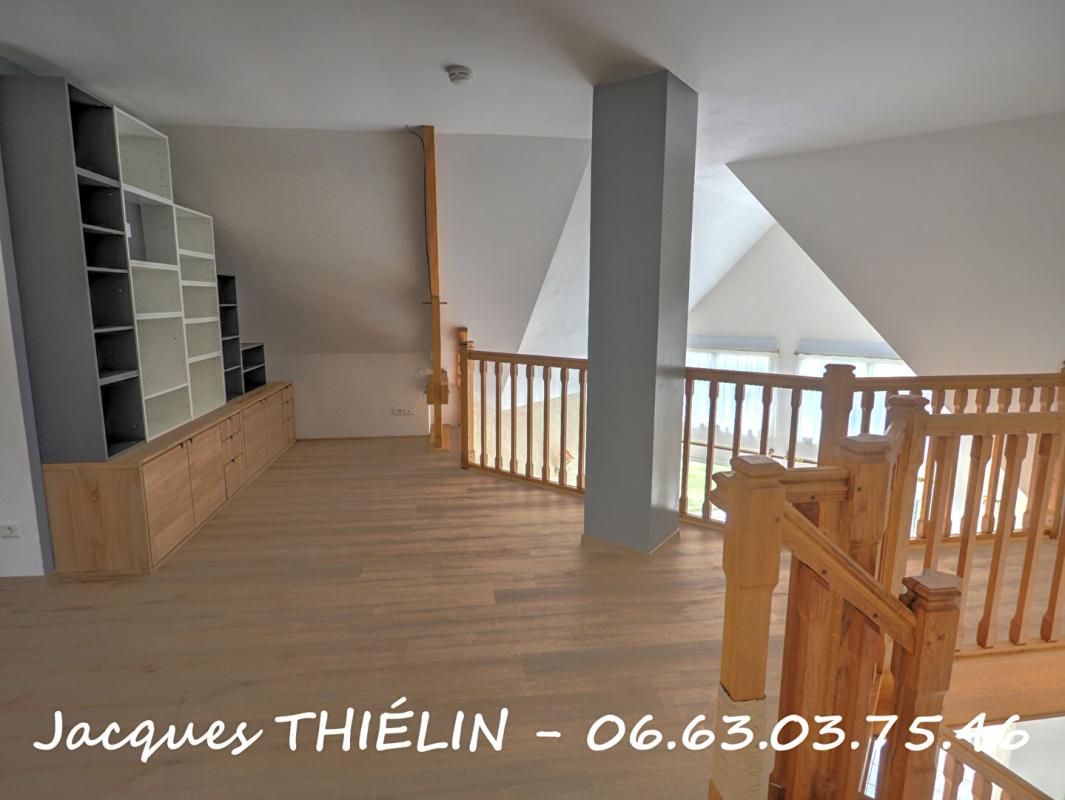 LONGUE-JUMELLES Propriété rare à Longué-Jumelles pour une vie de famille idéale 9