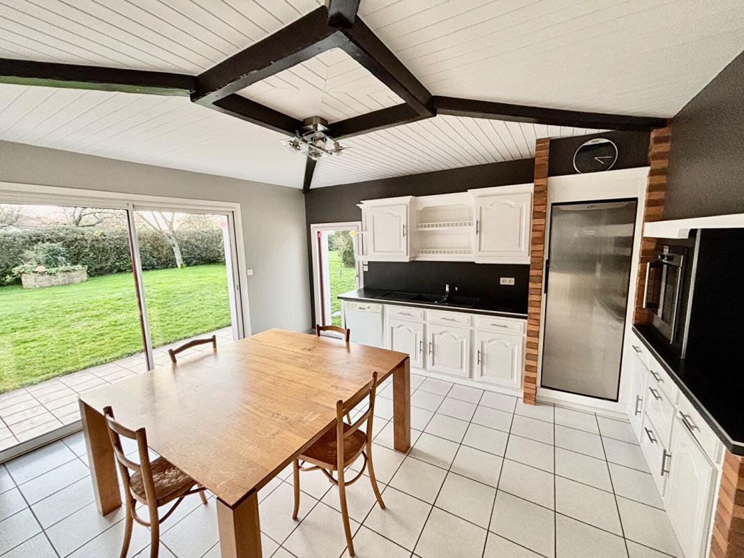 COUFFE 30 MN NANTES ,10 MN ANCENIS A COUFFE CHARME ET AUTHENTICITE POUR CETTE BELLE LONGERE 2