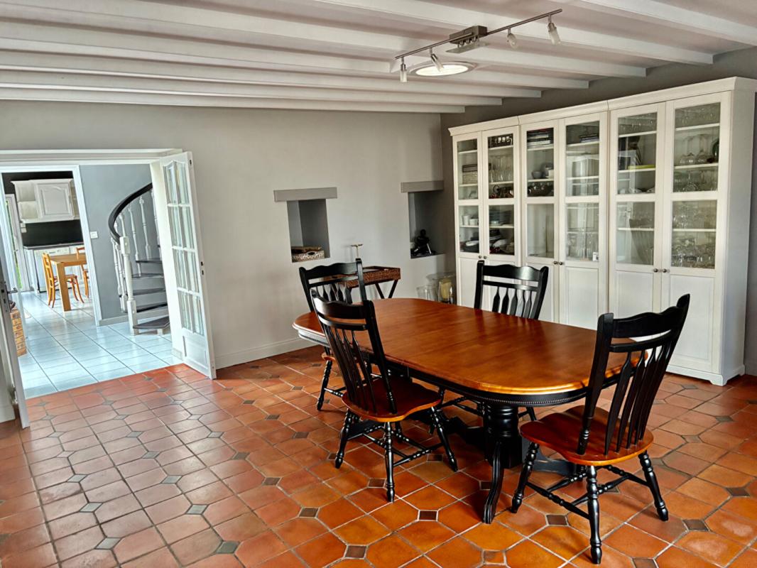 COUFFE 30 MN NANTES ,10 MN ANCENIS A COUFFE CHARME ET AUTHENTICITE POUR CETTE BELLE LONGERE 3