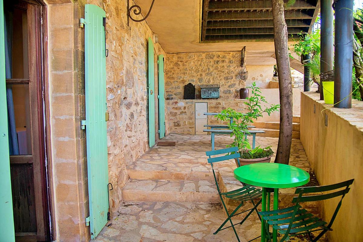 UZES Un Domaine Provençal d'Exception à 30 Minutes d'Uzès 13