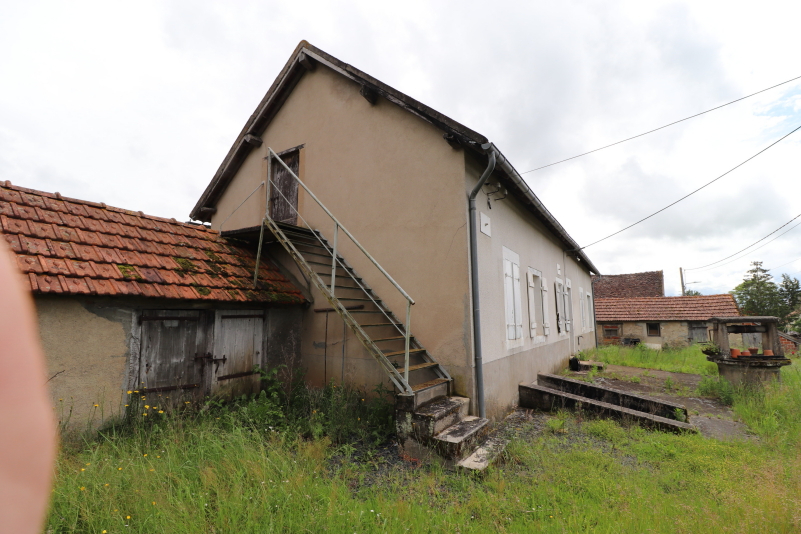 LUCENAY-LES-AIX Maison Lucenay Les Aix 2 pièce(s) 140 m2 3