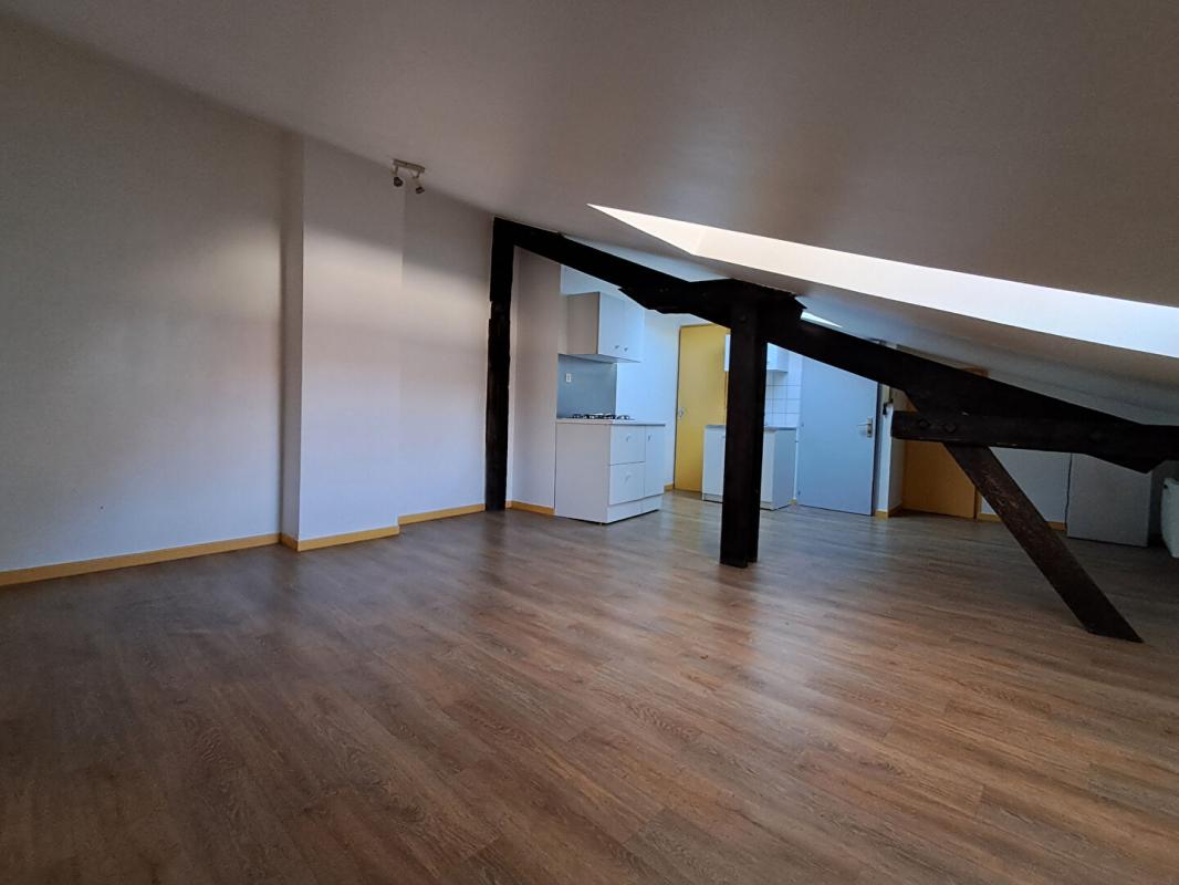 VESOUL Immeuble Vesoul 3 appartements et 1 local commercial à 189 900 euros 6