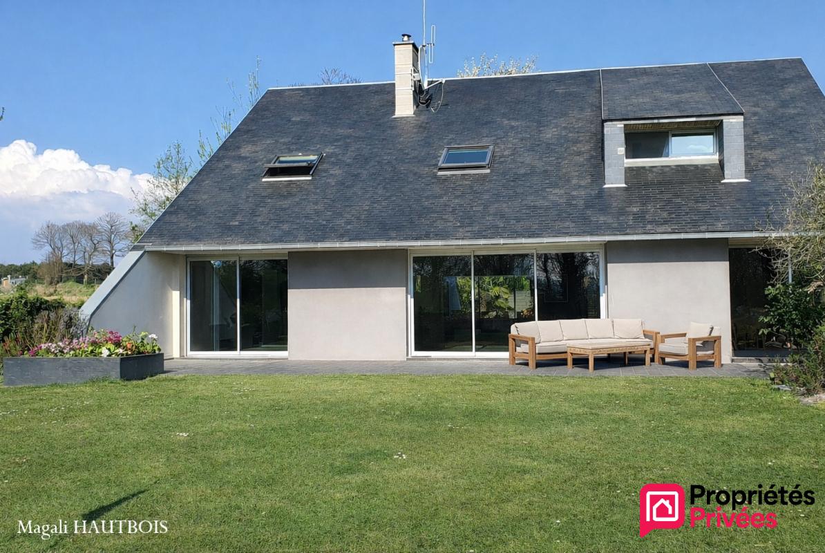 SAINT-HILAIRE-DU-HARCOUET Maison d'Architecte à proximité de Saint-Hilaire-du-Harcouët,  9 pièce(s) 229 m2 1