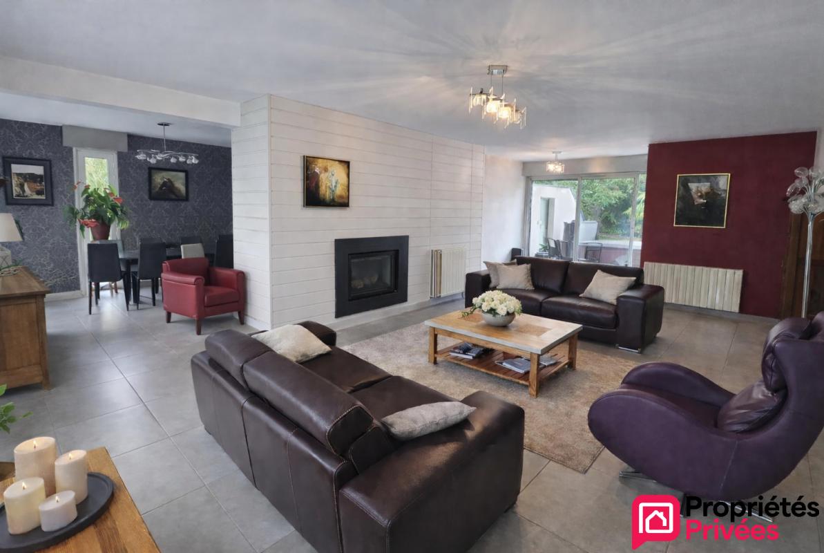 SAINT-HILAIRE-DU-HARCOUET Maison d'Architecte à proximité de Saint-Hilaire-du-Harcouët,  9 pièce(s) 229 m2 3