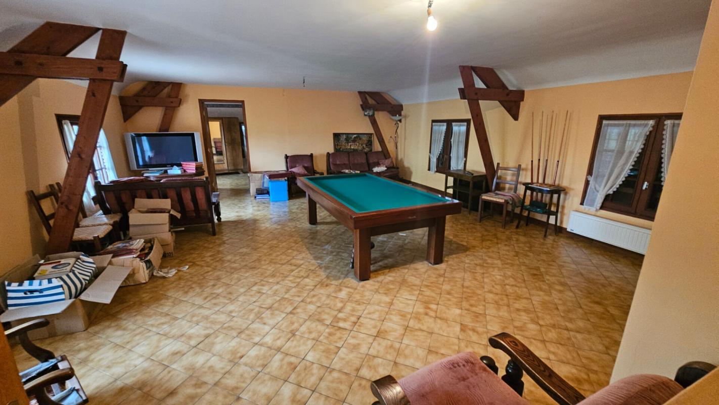 HOUDAN Houdan 10 mn / Propriété familiale 304 m2 / Terrain constructible et divisible 15