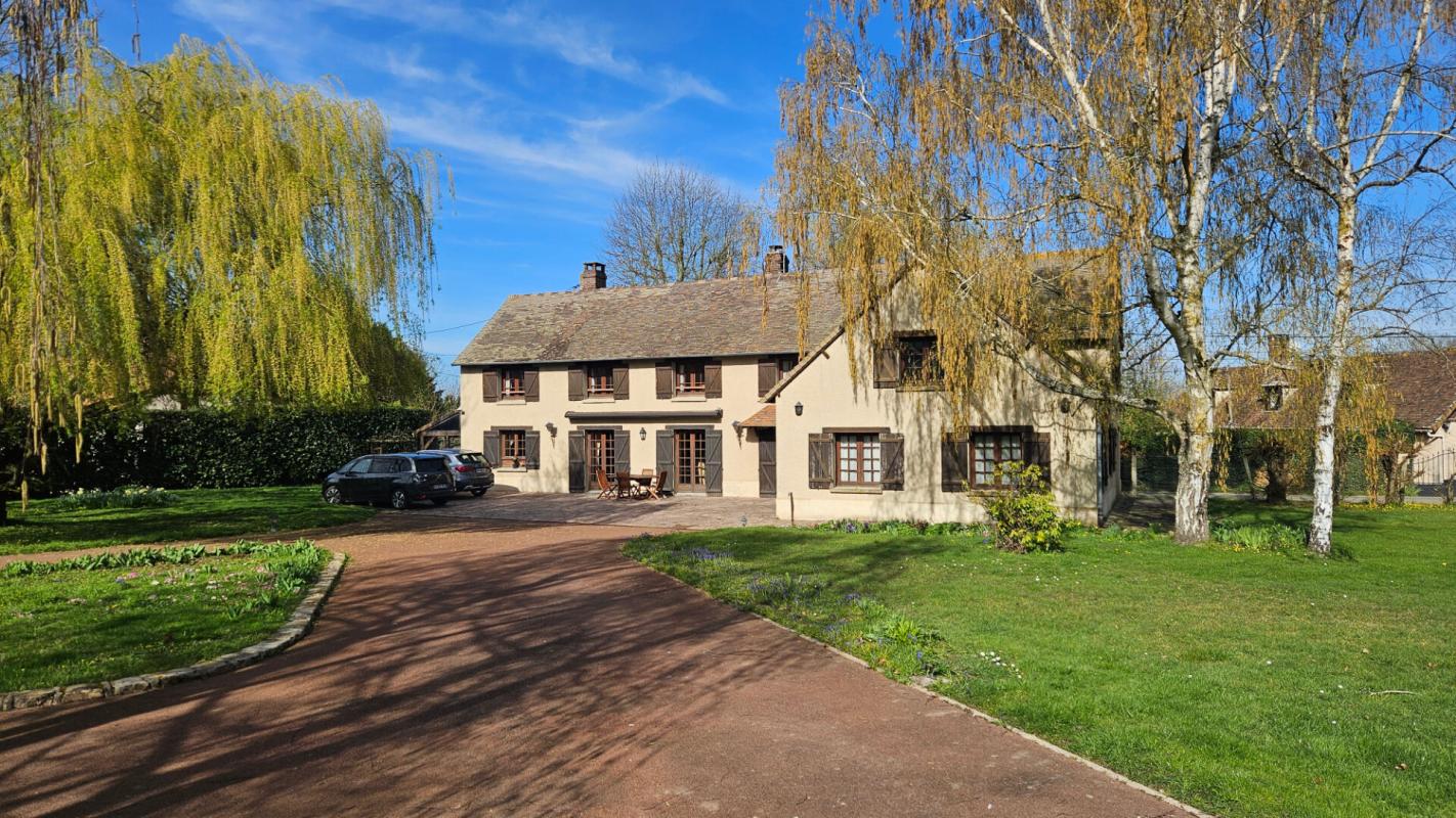 HOUDAN Houdan 10 mn / Propriété familiale 304 m2 / Terrain constructible et divisible 2