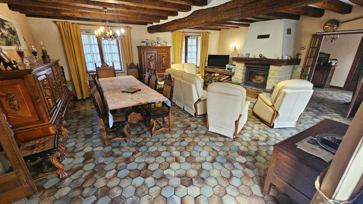 HOUDAN Houdan 10 mn / Propriété familiale 304 m2 / Terrain constructible et divisible 5