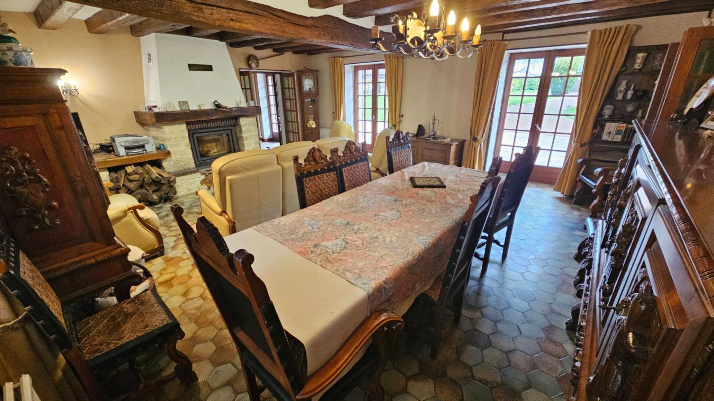 HOUDAN Houdan 10 mn / Propriété familiale 304 m2 / Terrain constructible et divisible 7