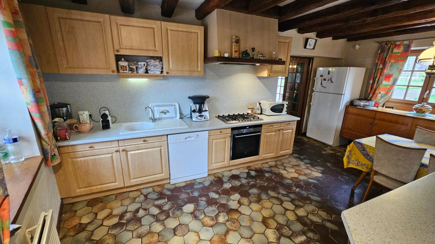 HOUDAN Houdan 10 mn / Propriété familiale 304 m2 / Terrain constructible et divisible 9