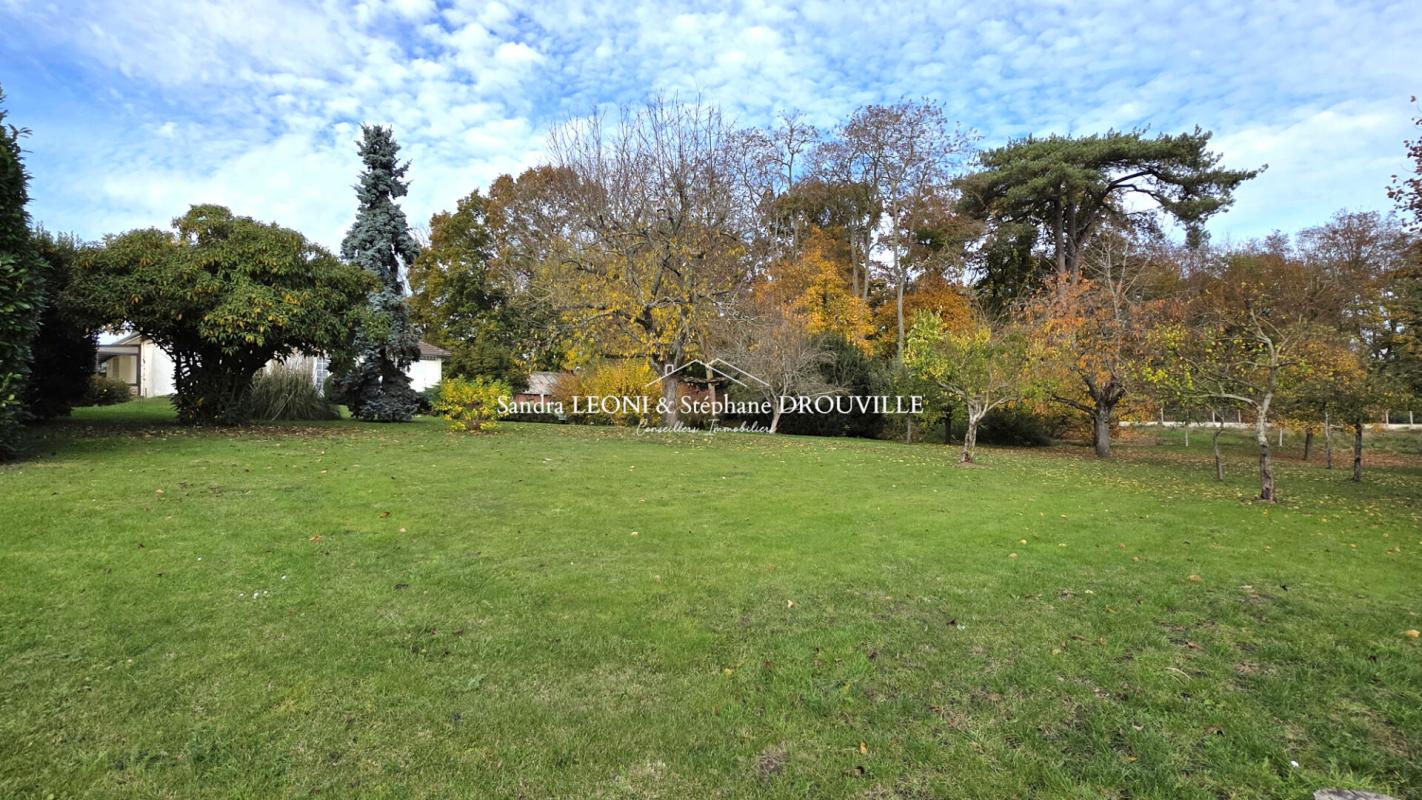 JOUY JOUY - RAVISSANTE MAISON de 129 m²  4 pièces 17