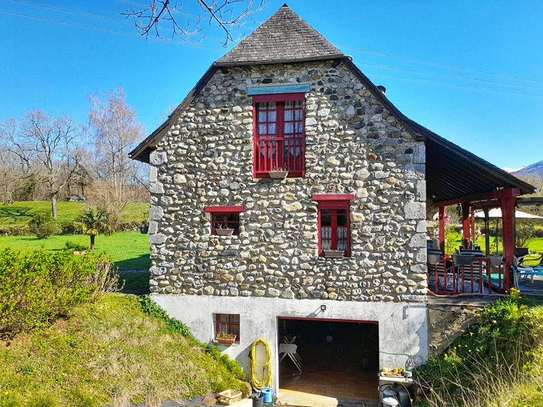BUZY Charmante demeure en pierre avec vaste sous-sol et jardin paysager 10