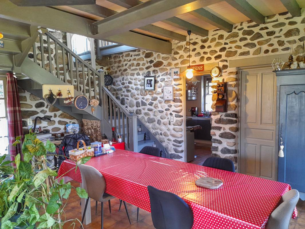 BUZY Charmante demeure en pierre avec vaste sous-sol et jardin paysager 4