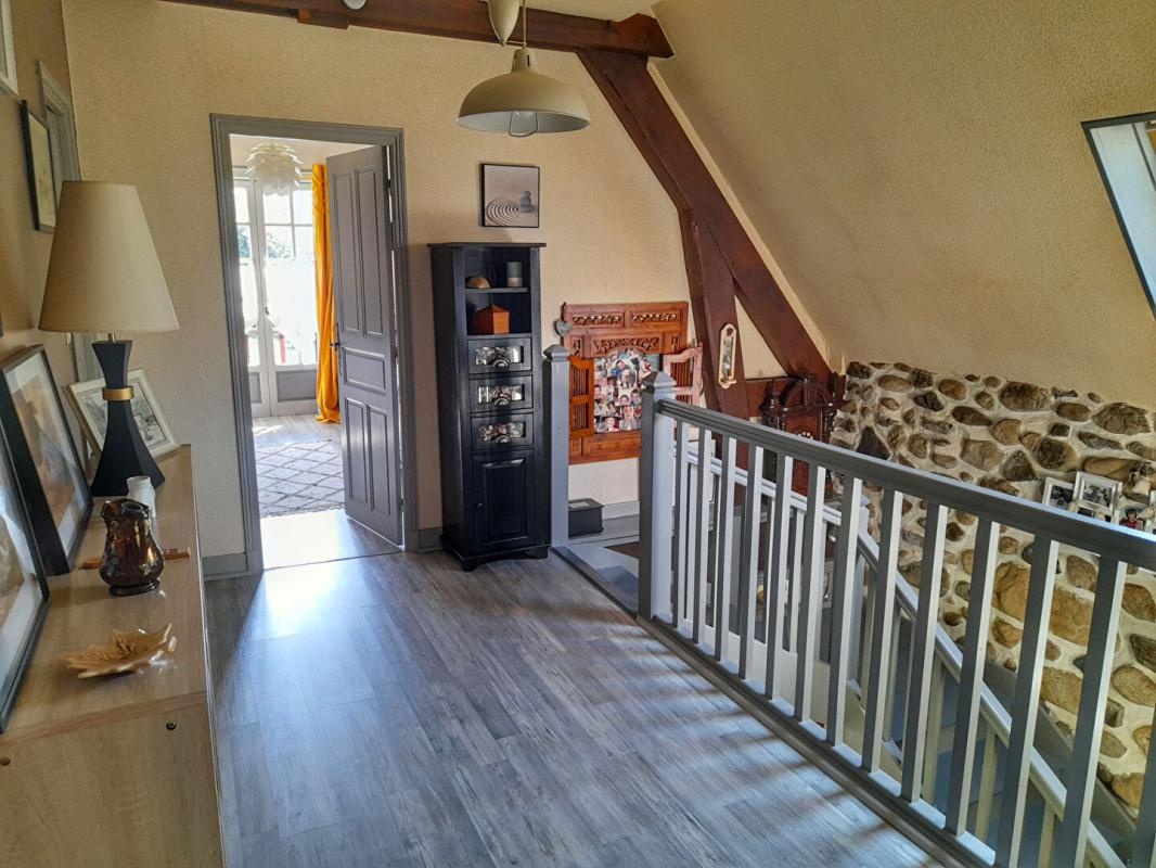 BUZY Charmante demeure en pierre avec vaste sous-sol et jardin paysager 6