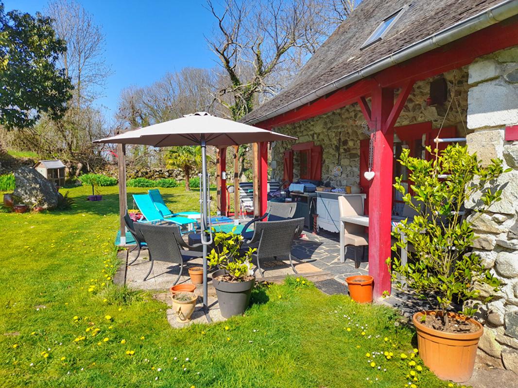 BUZY Charmante demeure en pierre avec vaste sous-sol et jardin paysager 9