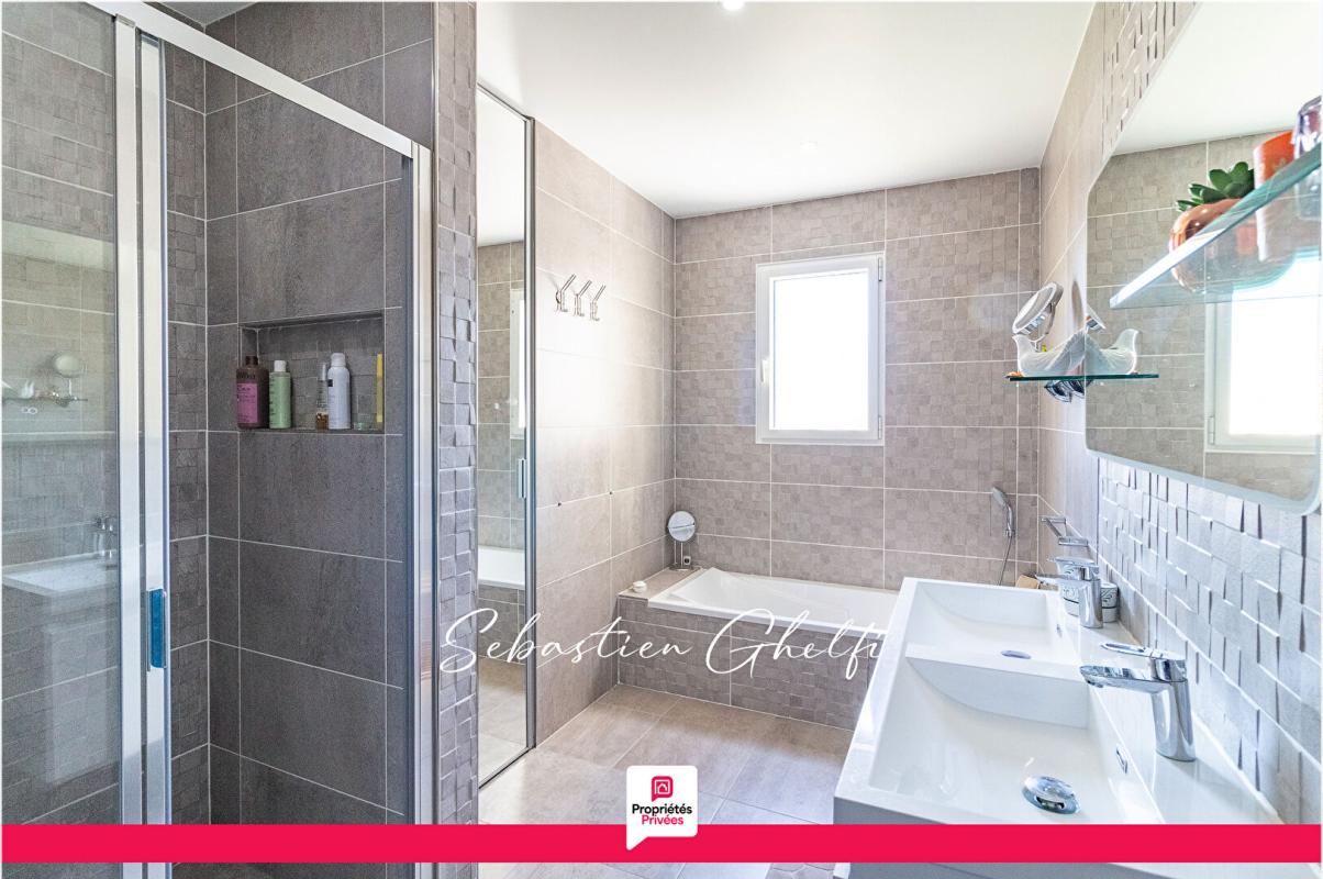 ROMORANTIN-LANTHENAY belle maison de plain-pied avec 4 chambres,2 garages, terrain de pétanque 14