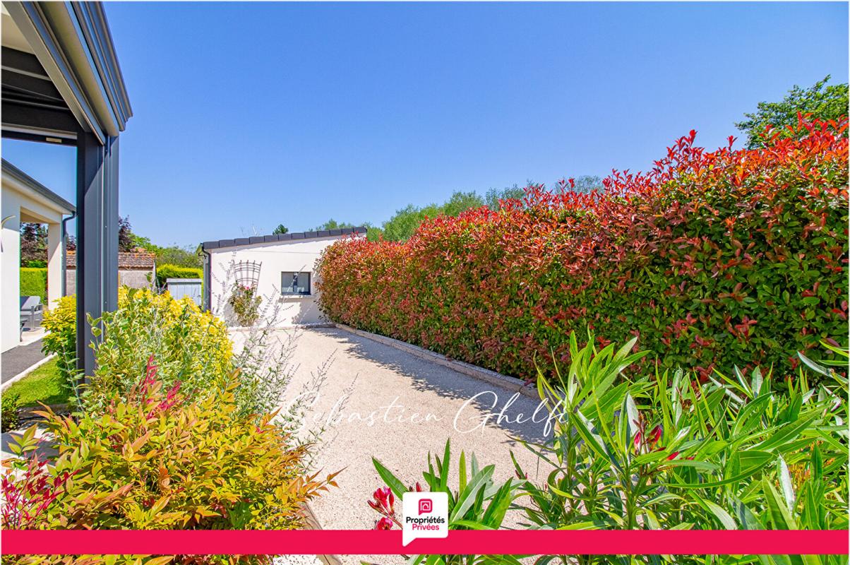 ROMORANTIN-LANTHENAY belle maison de plain-pied avec 4 chambres,2 garages, terrain de pétanque 17