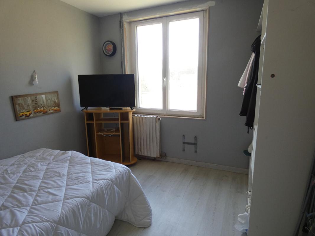 DAMPIERRE-SUR-AVRE Maison à Rénover 7 pièce(s) 155 m2 7