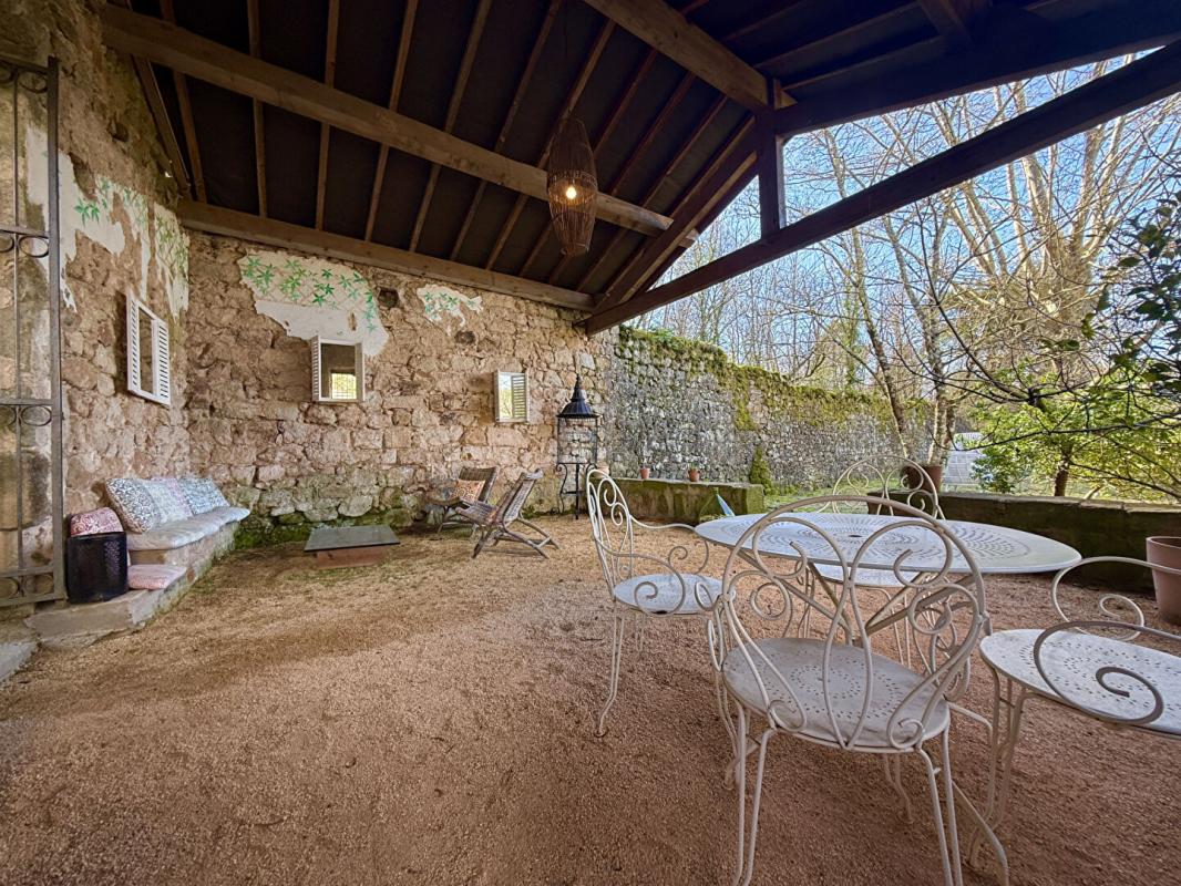 CHASSIERS Demeure de prestige Chassiers 8 pièce(s) 369 m2 3