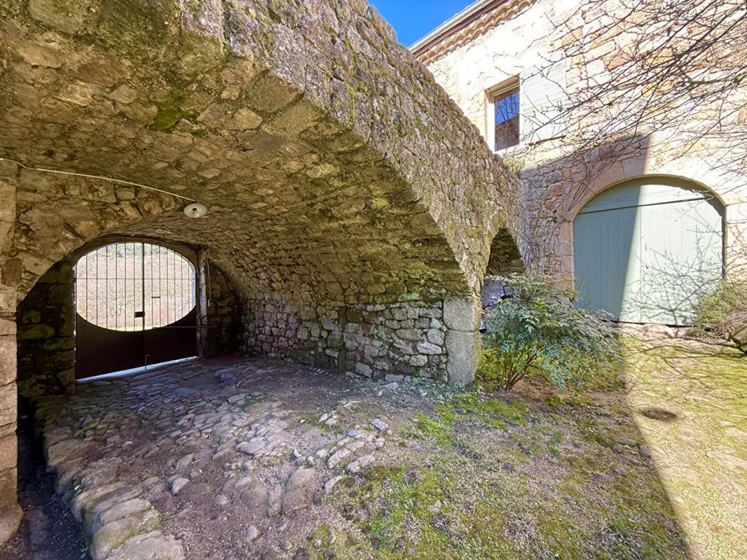 CHASSIERS Demeure de prestige Chassiers 8 pièce(s) 369 m2 5