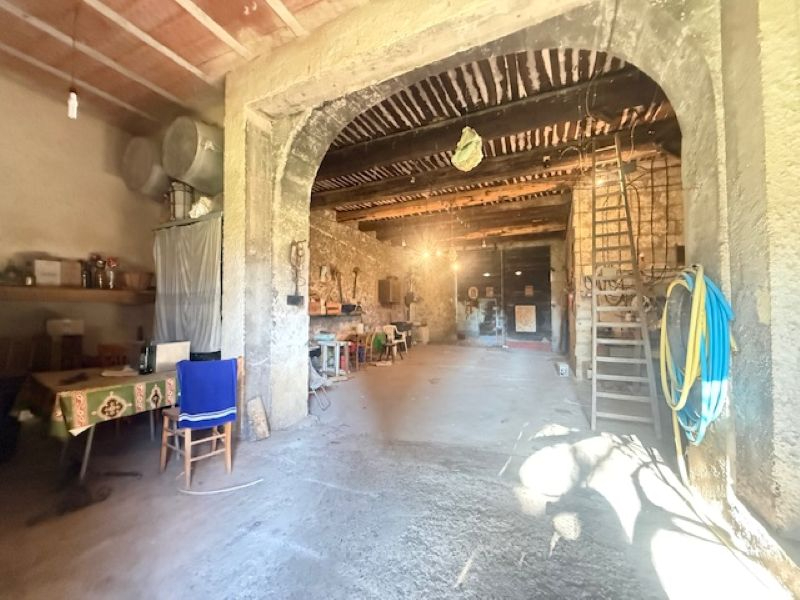 PéZENAS Idéal investisseur! Ensemble immobilier comprenant un T8 et un T3 sur parcelle de 1520m² 4