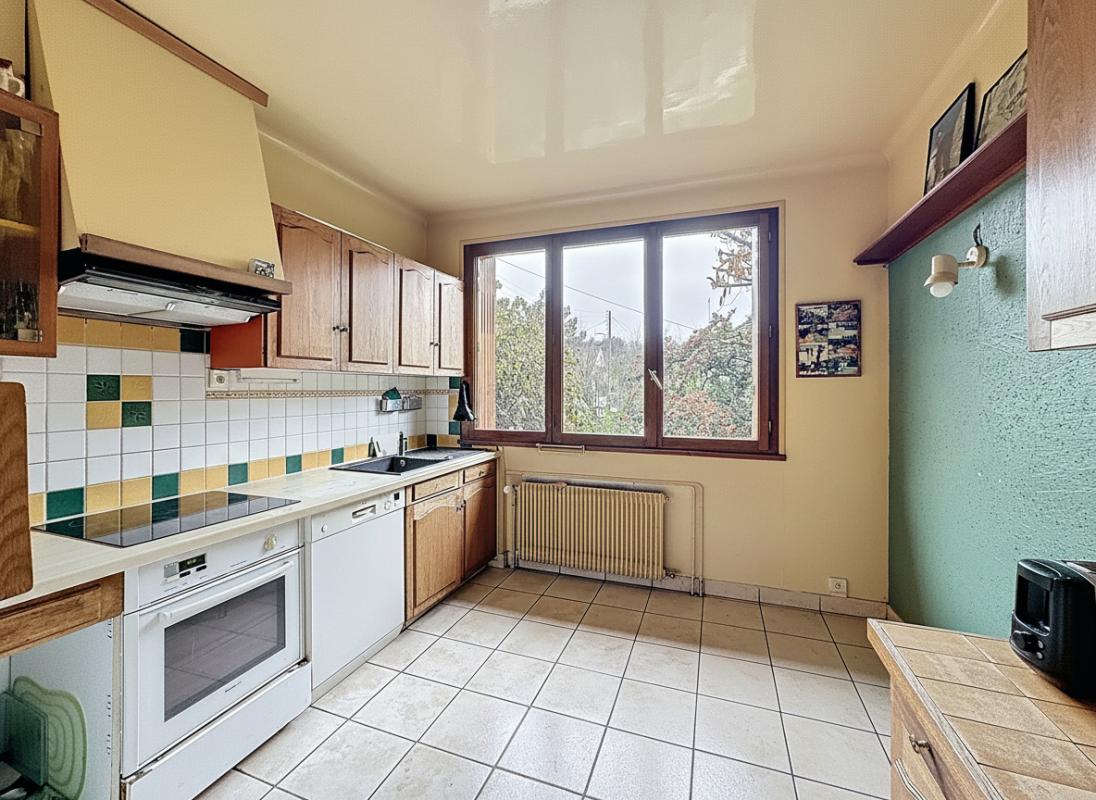 VERRIERES-LE-BUISSON Maison familiale en impasse  Calme et nature à proximité immédiate de la coulée verte! 5