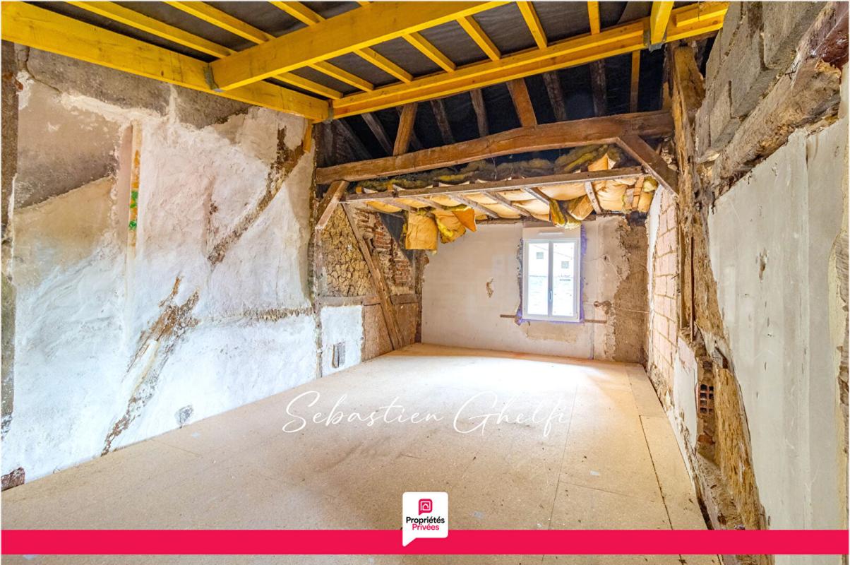 ROMORANTIN-LANTHENAY Maison à rénover, possibilité de 3 chambres-dépendance-places de parking 14