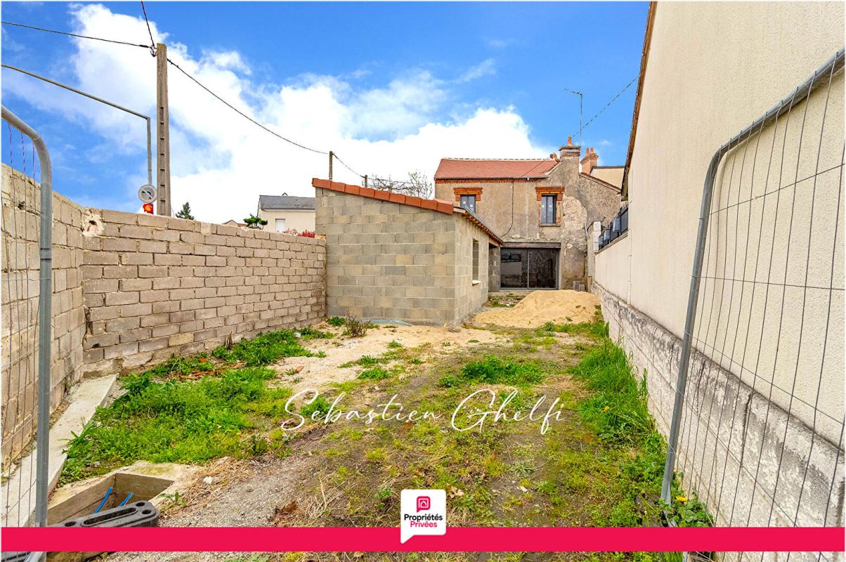 ROMORANTIN-LANTHENAY Maison à rénover, possibilité de 3 chambres-dépendance-places de parking 15