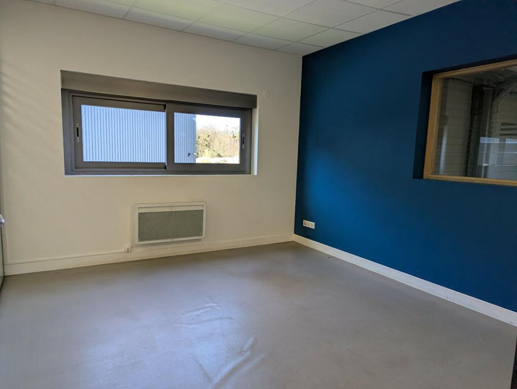 CREIL 60100 CREIL - Entrepôt d'activité avec bureau et parkings 9