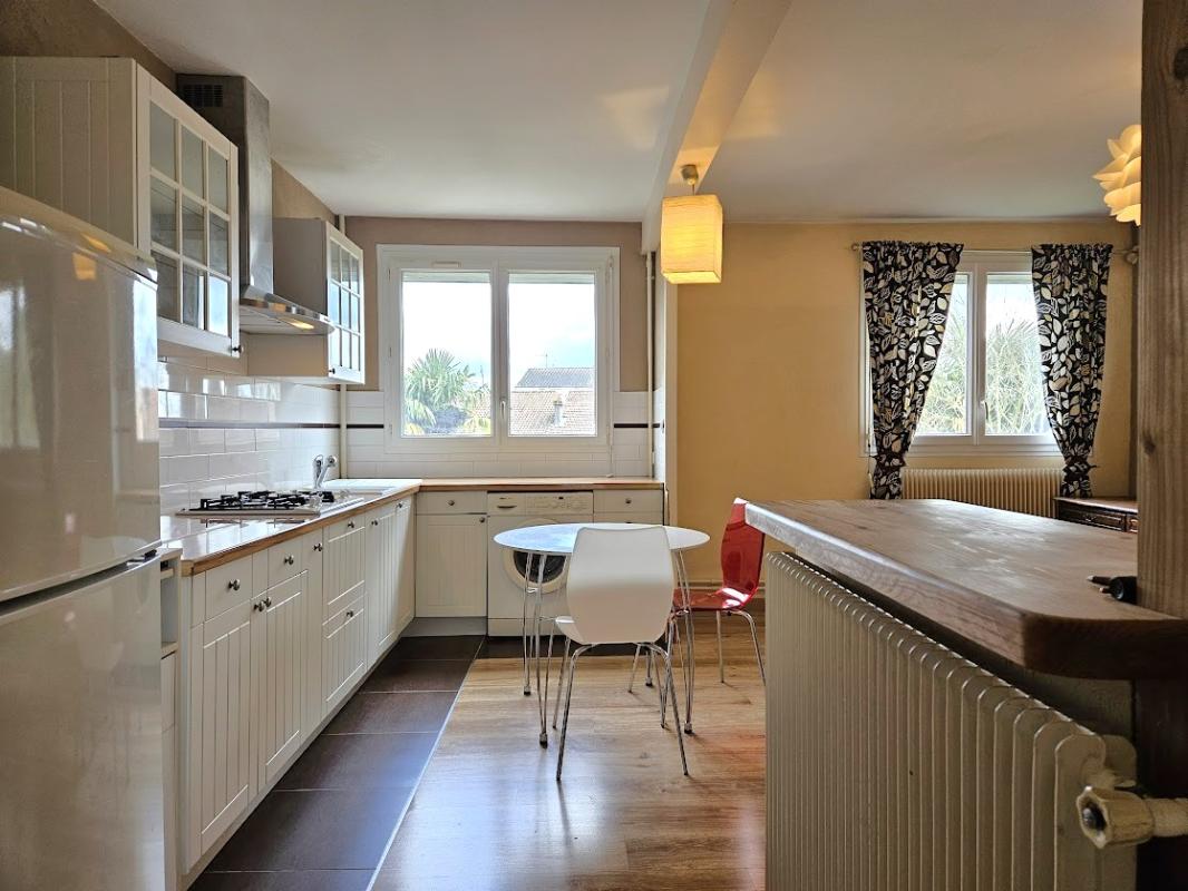 AGEN T2  lumineux avec balcon 50 m² -Dernier étage - Centre-ville d'Agen 3