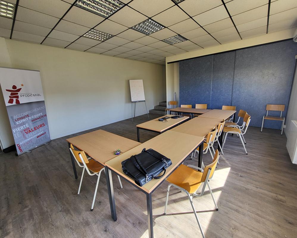 LE MANS CHAMPAGNÉ  Zone Artisanale - Entrepôt, local industriel Proche autoroute 4