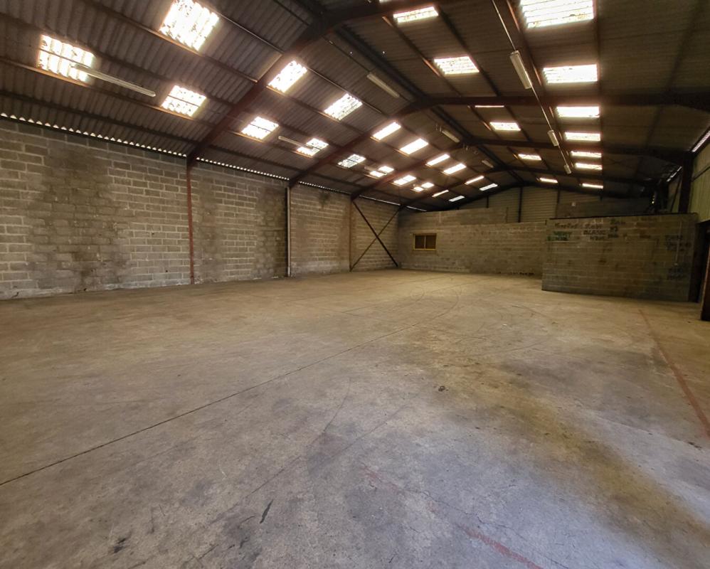 LE MANS CHAMPAGNÉ  Zone Artisanale - Entrepôt, local industriel Proche autoroute 6