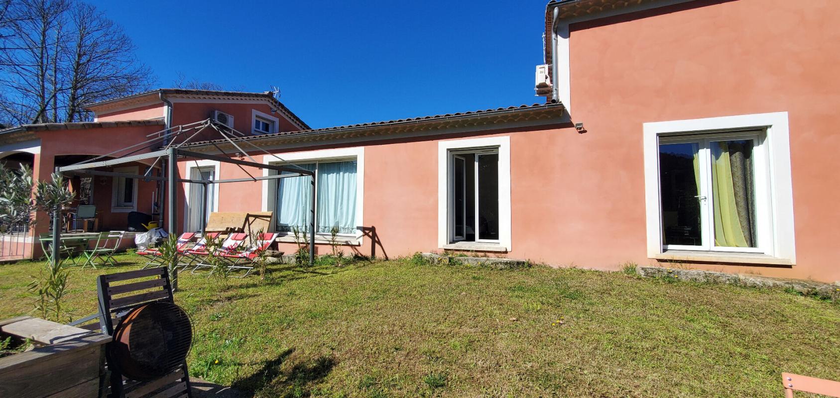 RIBES PROPRIÉTÉ D'EXCEPTION AVEC PISCINES, POOL HOUSE ET DEUX GÎTES INDÉPENDANTS 11