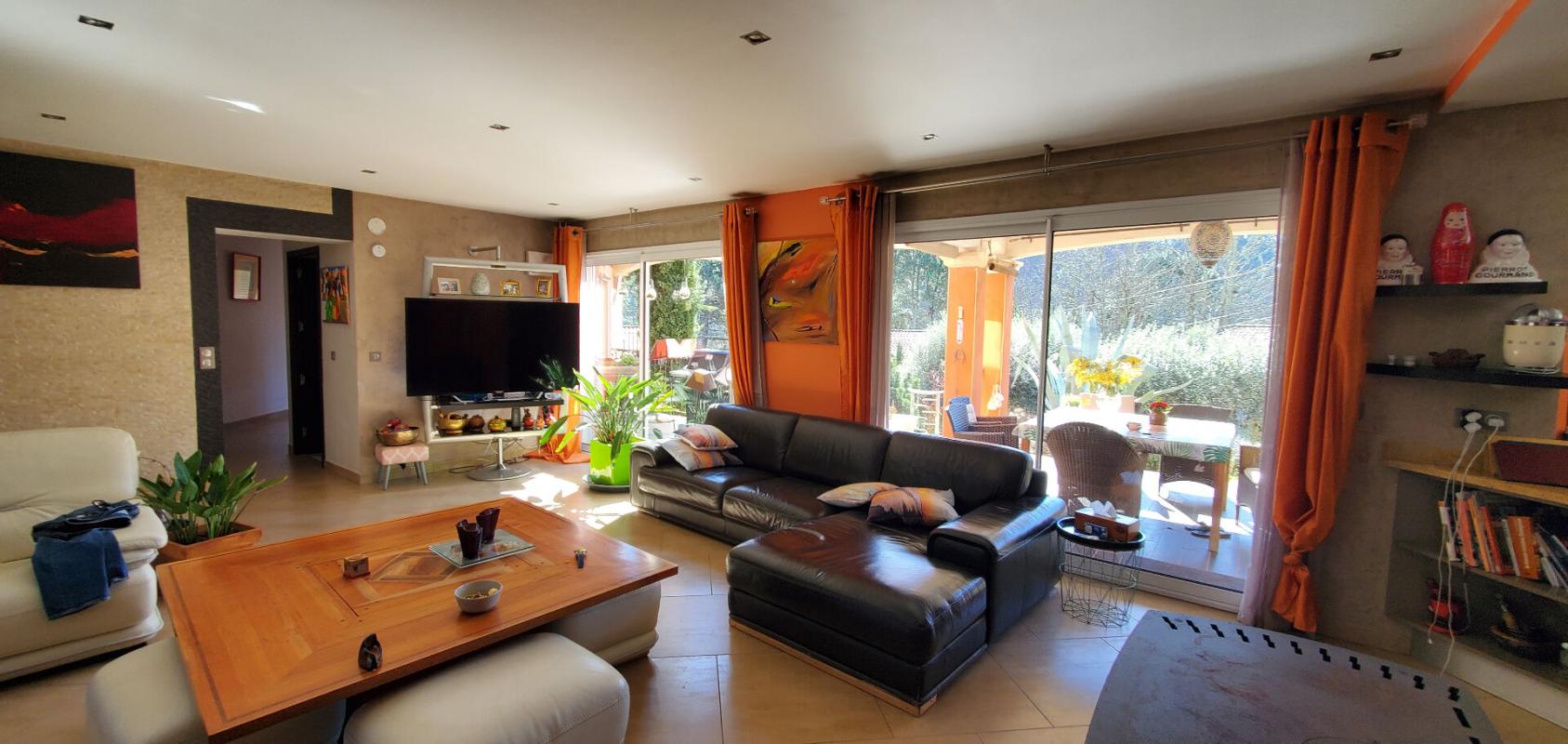 RIBES PROPRIÉTÉ D'EXCEPTION AVEC PISCINES, POOL HOUSE ET DEUX GÎTES INDÉPENDANTS 3