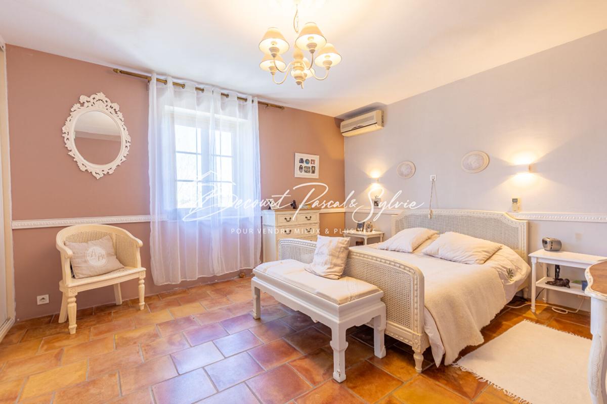 VELLERON Ancienne Bergerie 1800 en pierre avec piscine 10