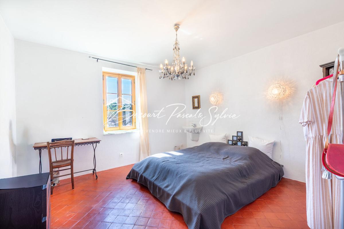 VELLERON Ancienne Bergerie 1800 en pierre avec piscine 11