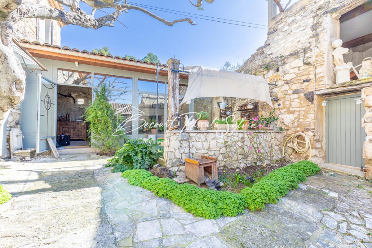 VELLERON Ancienne Bergerie 1800 en pierre avec piscine 4