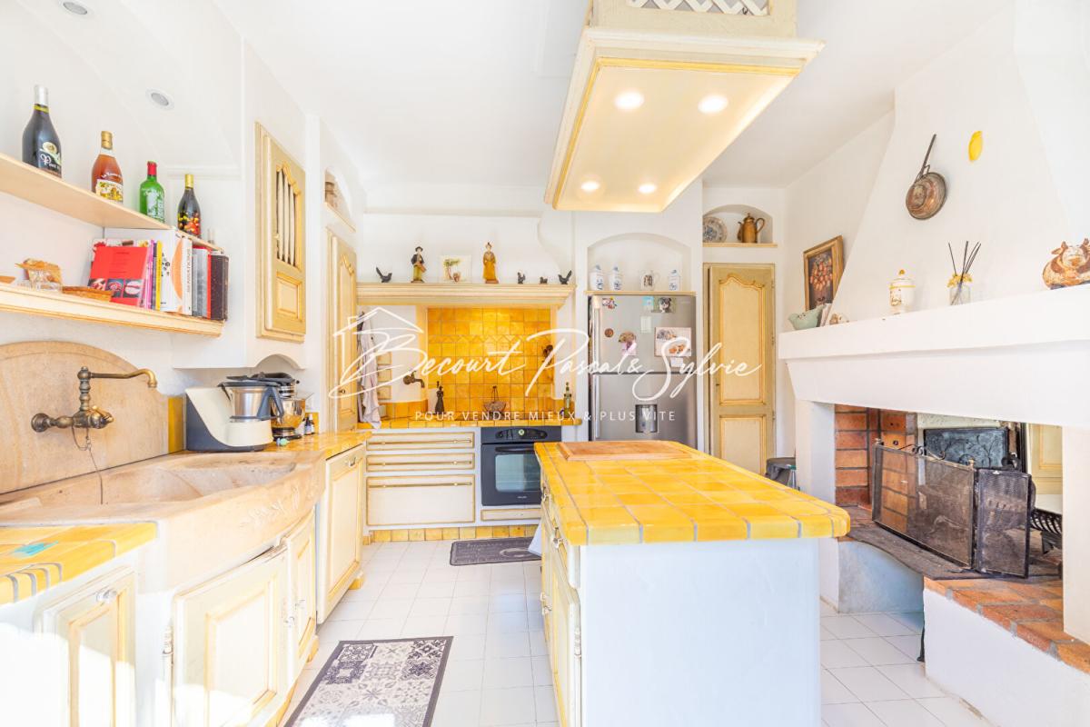 VELLERON Ancienne Bergerie 1800 en pierre avec piscine 6