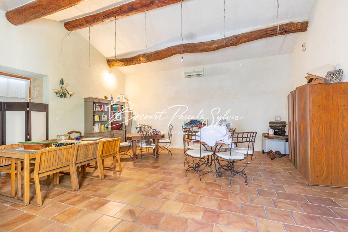 VELLERON Ancienne Bergerie 1800 en pierre avec piscine 8