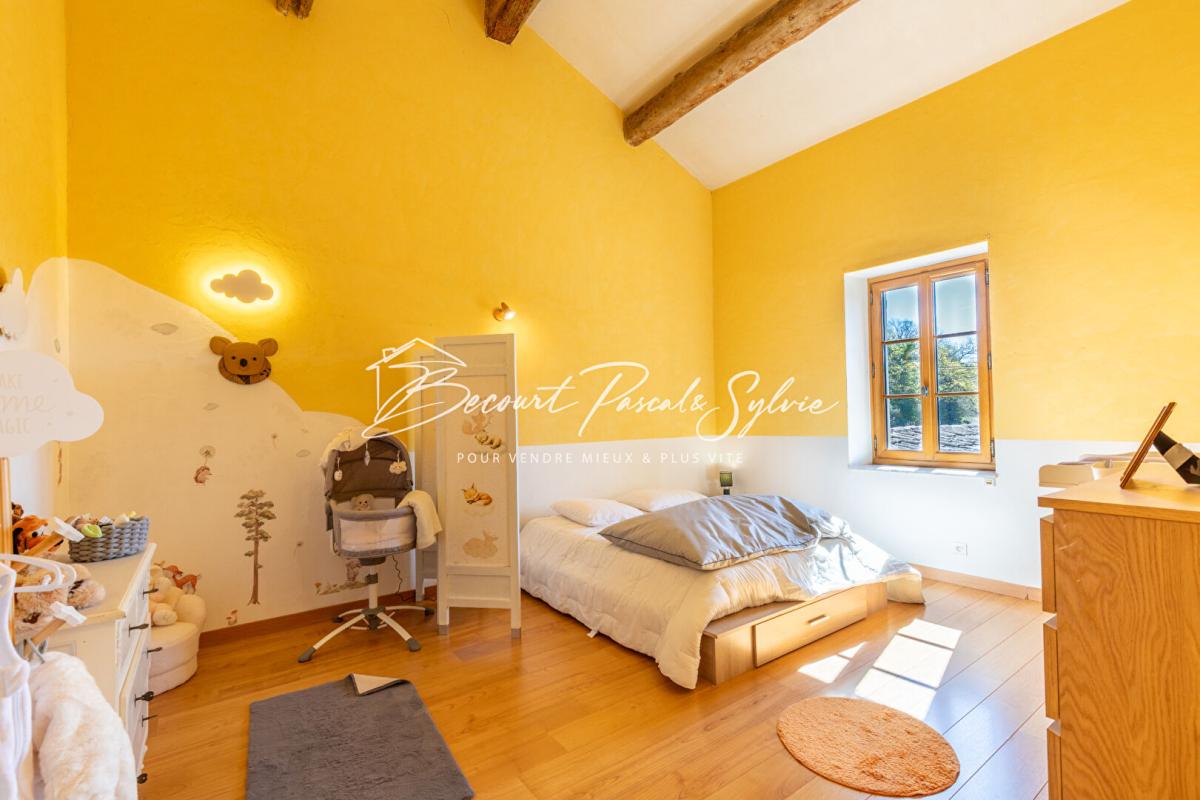 VELLERON Ancienne Bergerie 1800 en pierre avec piscine 9