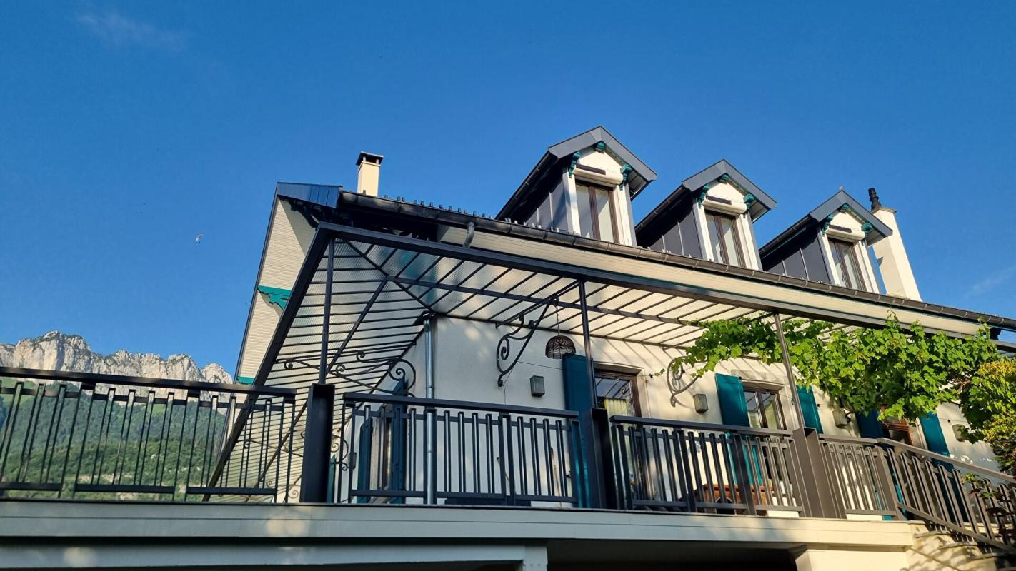 TALLOIRES Maison Talloires-Montmin 10 pièces 255 m2 10