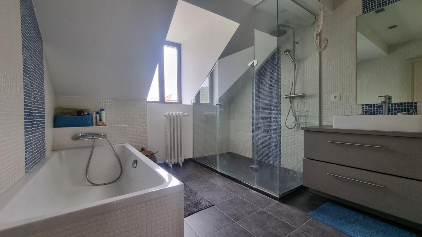 TALLOIRES Maison Talloires-Montmin 10 pièces 255 m2 5