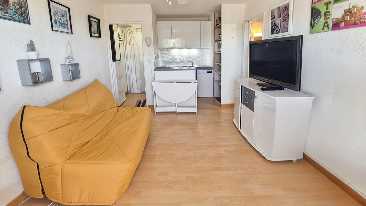 LA LONDE-LES-MAURES Appartement La Londe Les Maures 2 pièce(s) 24.60 m2   165 000 3