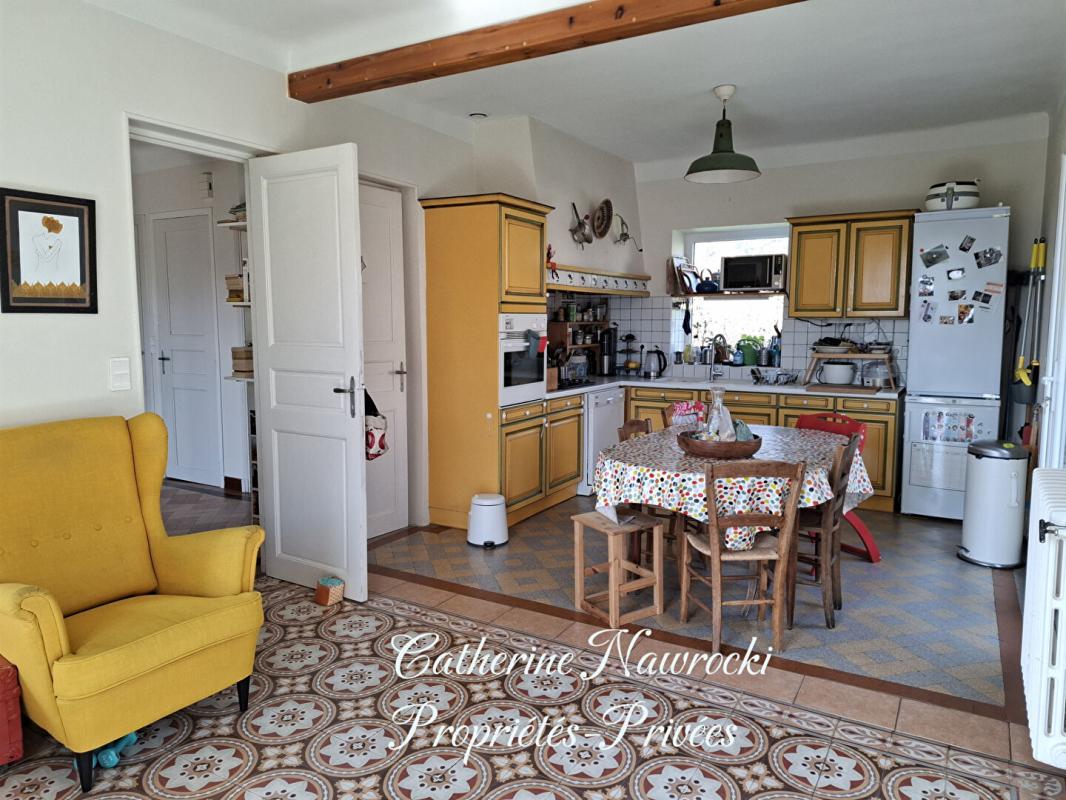 SAINT-ETIENNE-LES-ORGUES Charmante maison individuelle 147 m² avec terrasses, 4 chambres et jardin clôturé de 600 m² 281 000 1