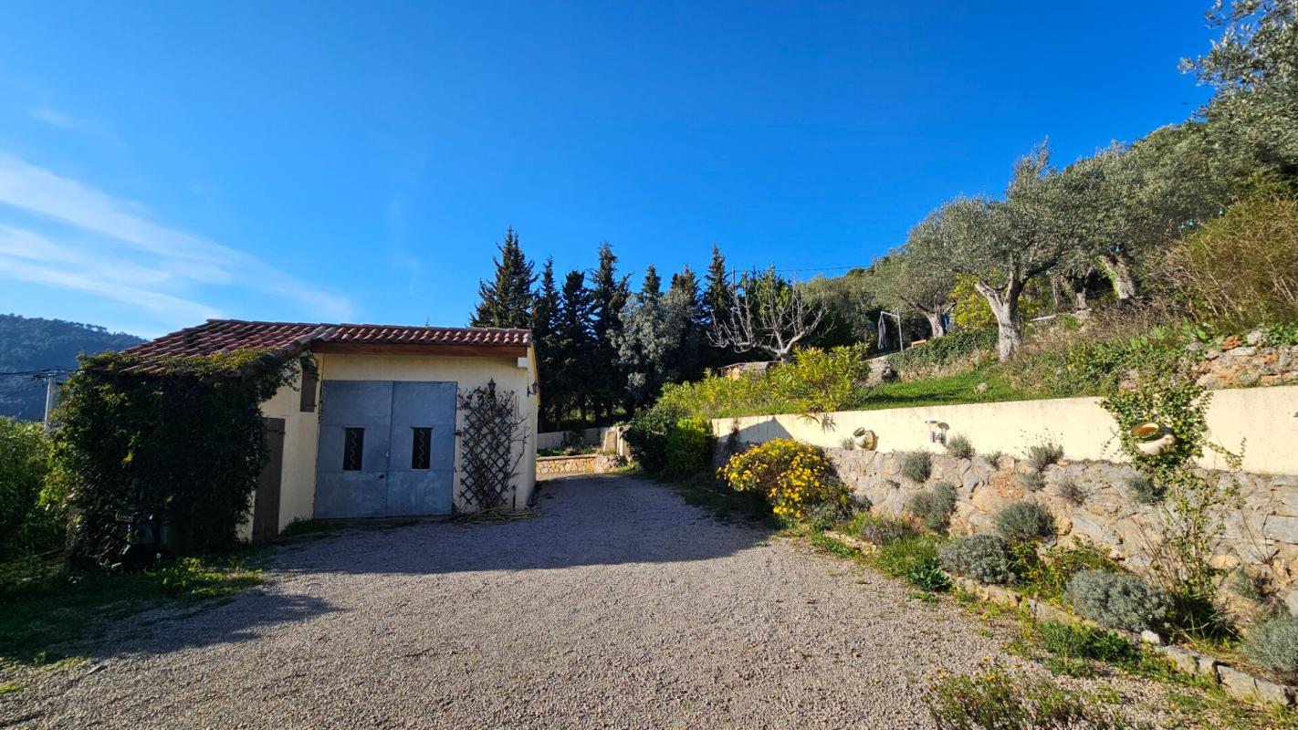 CLAVIERS Belle propriété avec villa rénovée et annexe sur 2000 m2 de terrain 4