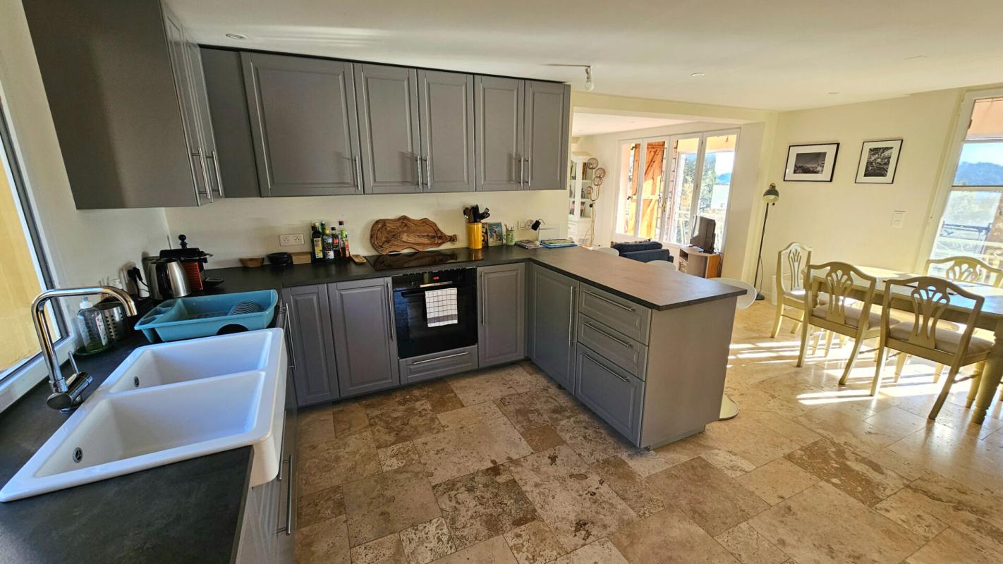 CLAVIERS Belle propriété avec villa rénovée et annexe sur 2000 m2 de terrain 6